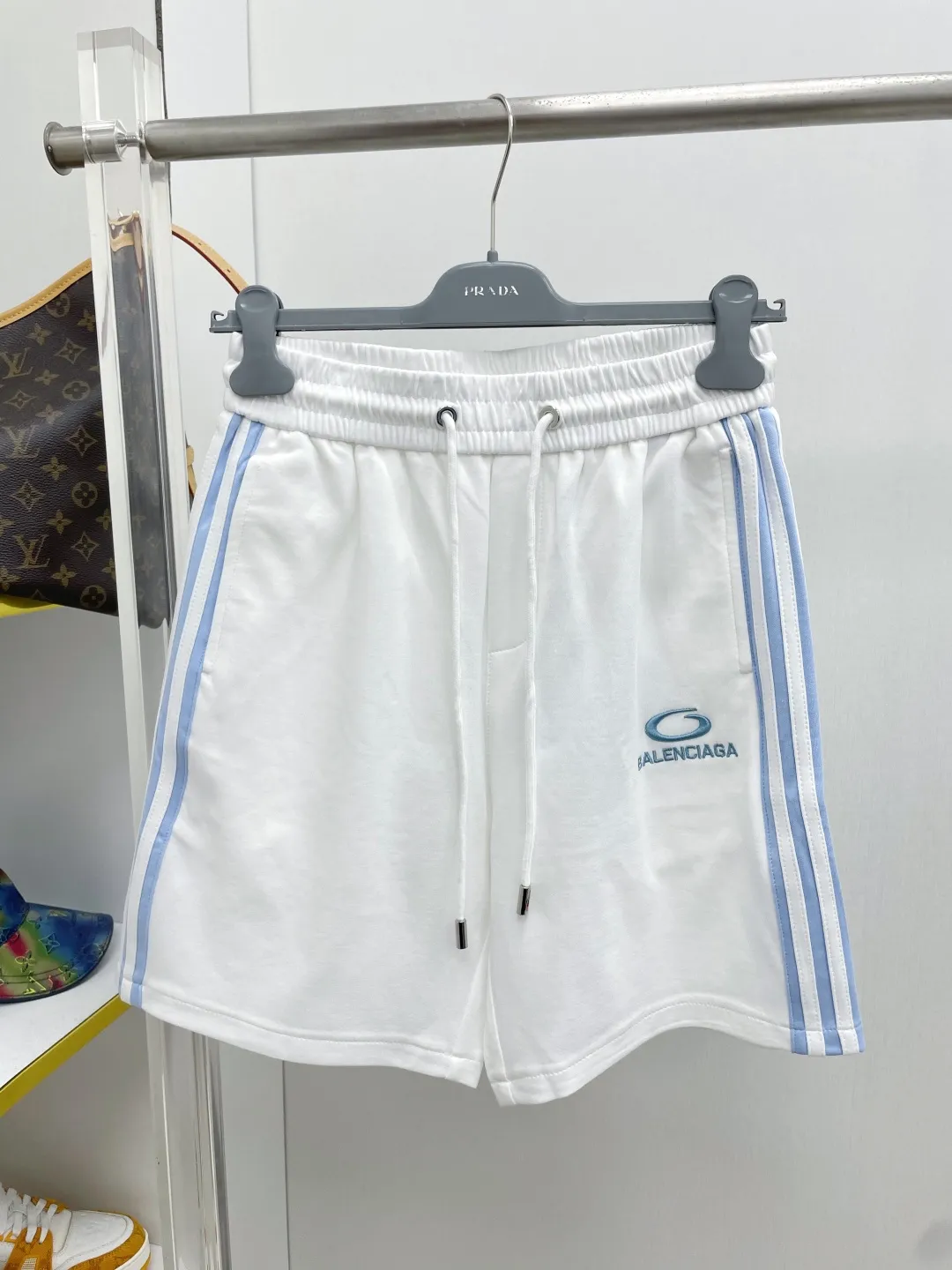 Bal Paris 2026 spring and summer New Arrival webbing stitching surf 🏄 embroidered letter brand LOGO casual shorts are on sale simultaneously on the DDD official website. Brand Classic LOGO casual pants, customized fabrics, excellent comfort and strong touch. Highly recognisable, perfect appearance and craftsmanship. Size:M-3XL